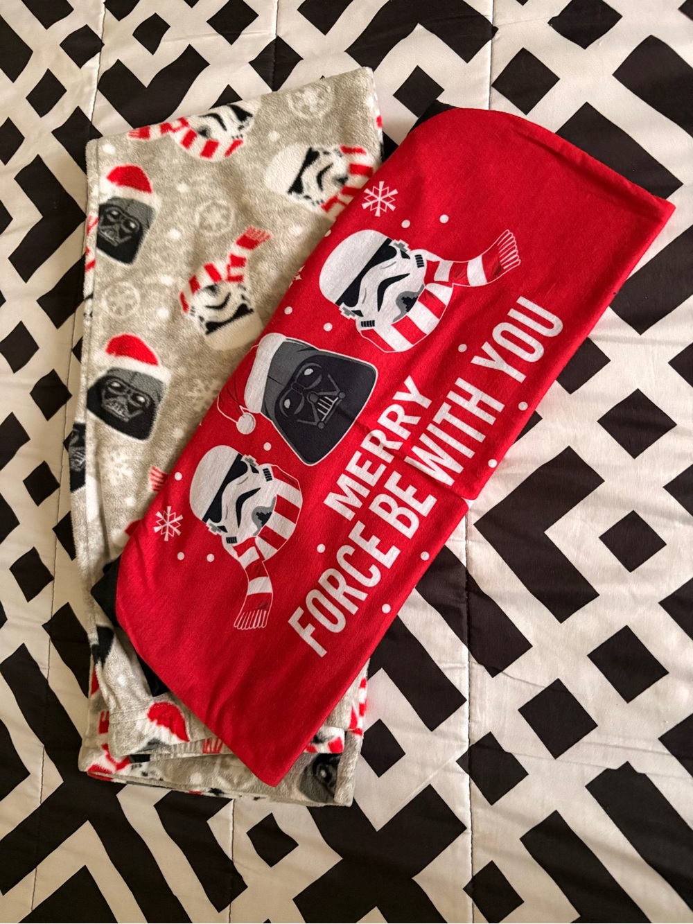 Star Wars Women's Red and Gray Holiday Pajama Set